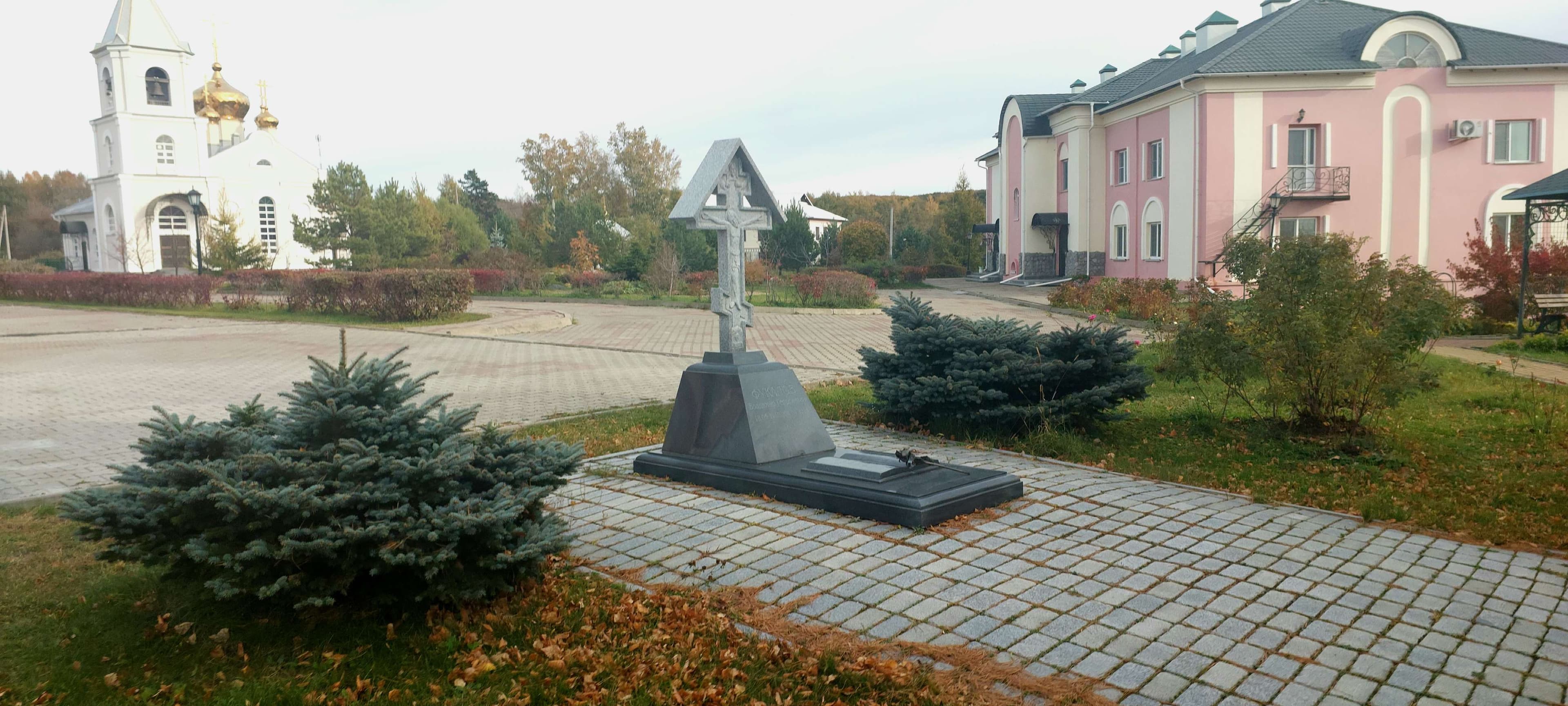 Могила Владимира Георгиевича Фукалова — точка маршрута «Свято-Петропавловский женский монастырь»