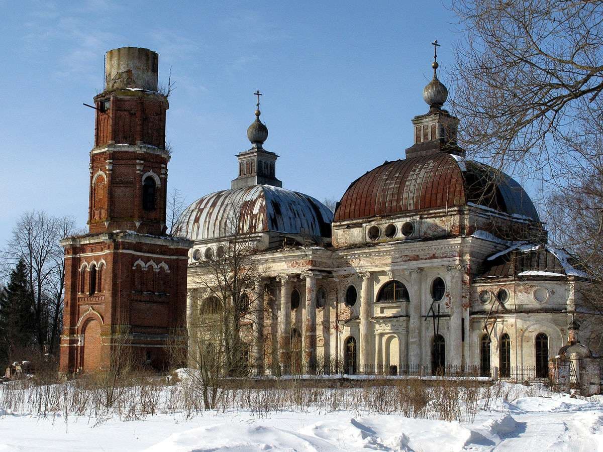 Заброшенный храм Казанской Божьей матери — точка маршрута «Русский Версаль»