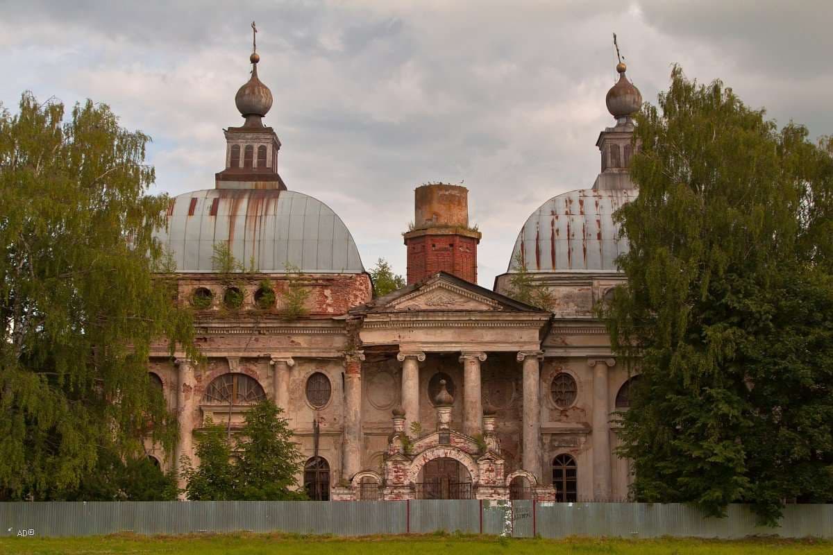 Заброшенный храм Казанской Божьей матери — точка маршрута «Русский Версаль»