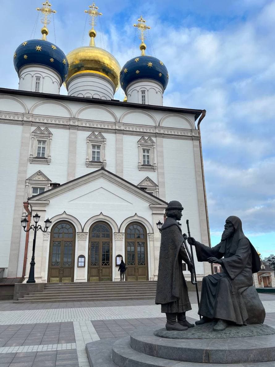 Памятник святителю Симеону и великому князю Михаилу Тверскому — точка маршрута «Прогулка по Миллионной»
