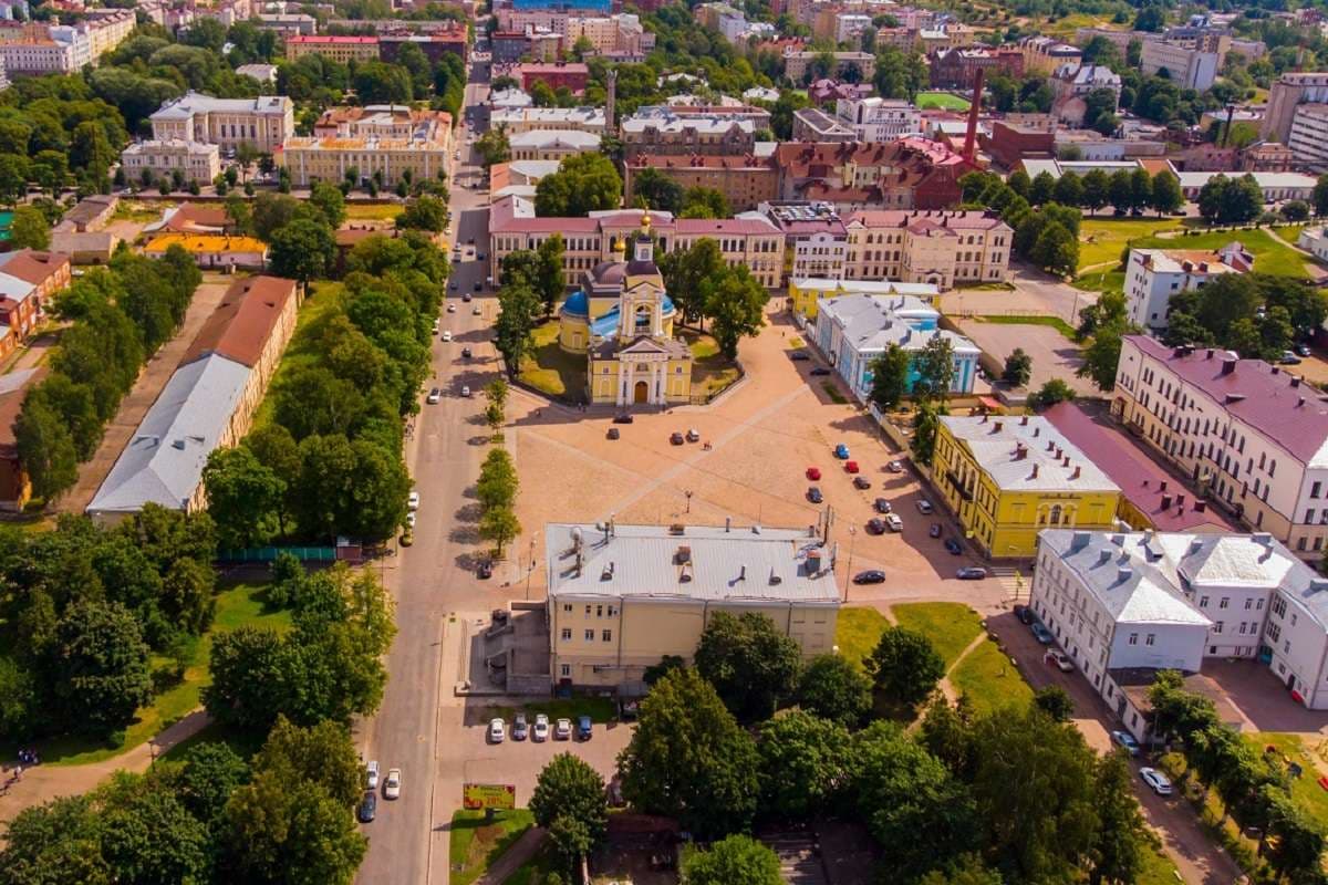 Соборная площадь и Свято-Преображенский собор — точка маршрута «Архитектурные контрасты Выборга»