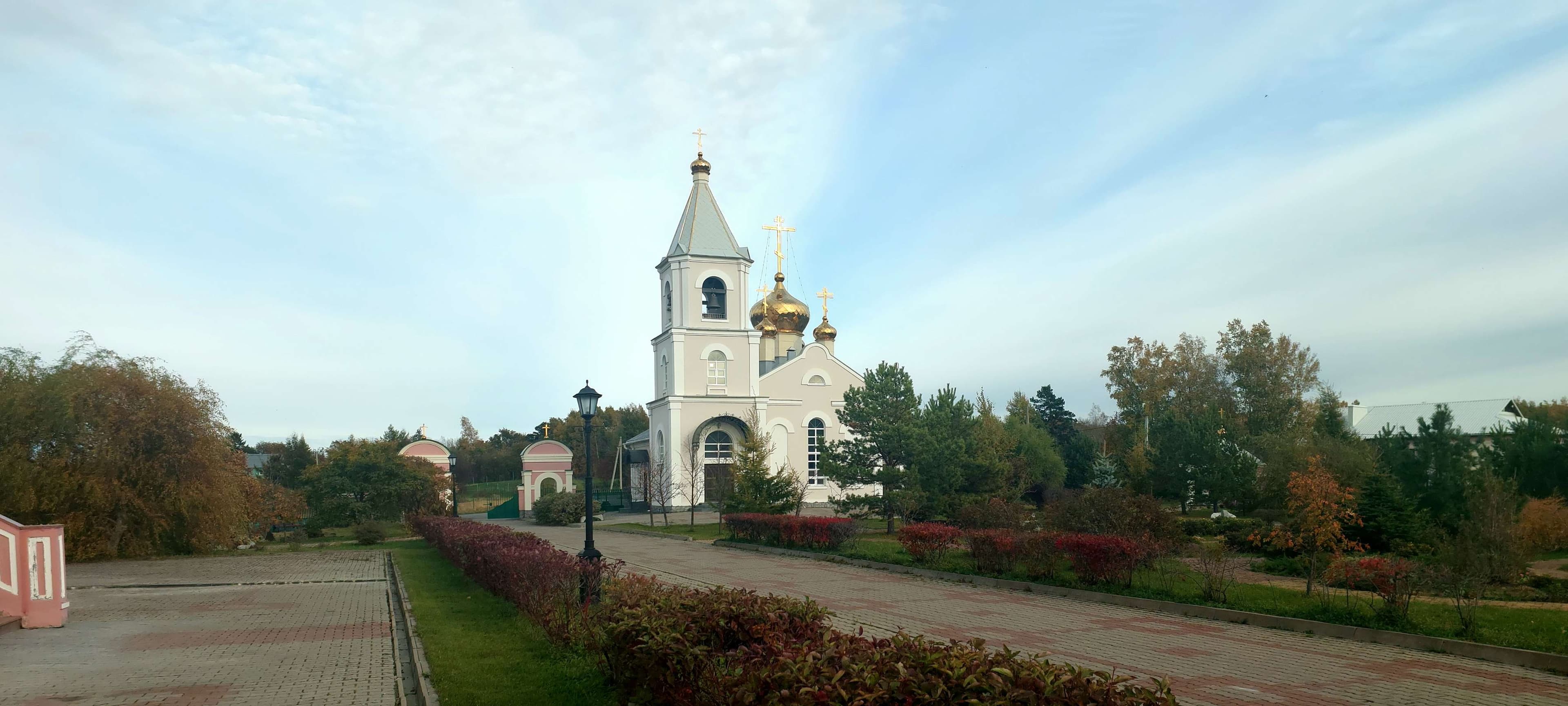 Златоглавый храм Архистратига Михаила — точка маршрута «Свято-Петропавловский женский монастырь»
