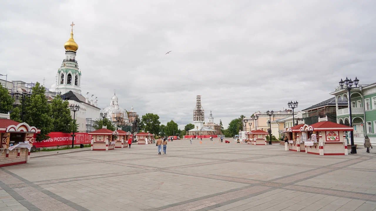 Кремлевская площадь — точка маршрута «Северная столица Ивана Грозного»
