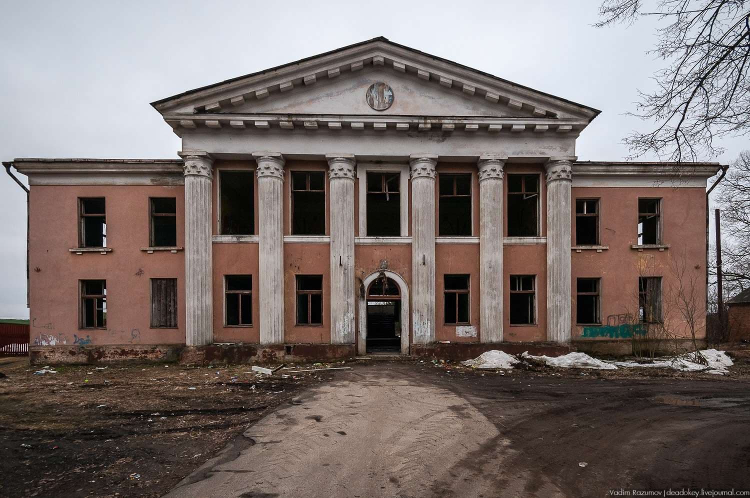 Центральное здание усадьбы — точка маршрута «Усадьба Осташёво»